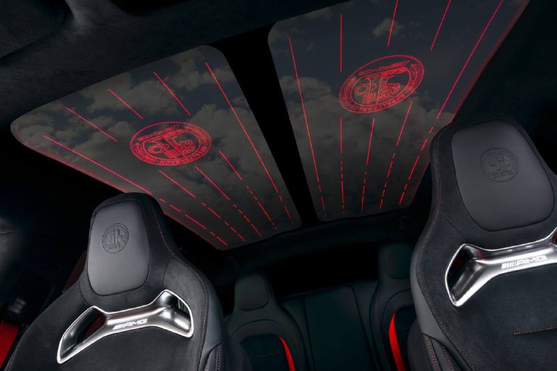 Новый электрический суперкар Mercedes-Benz AMG GT: интерьер и особенности Новый электрический суперкар Mercedes-Benz AMG GT: интерьер и особенности