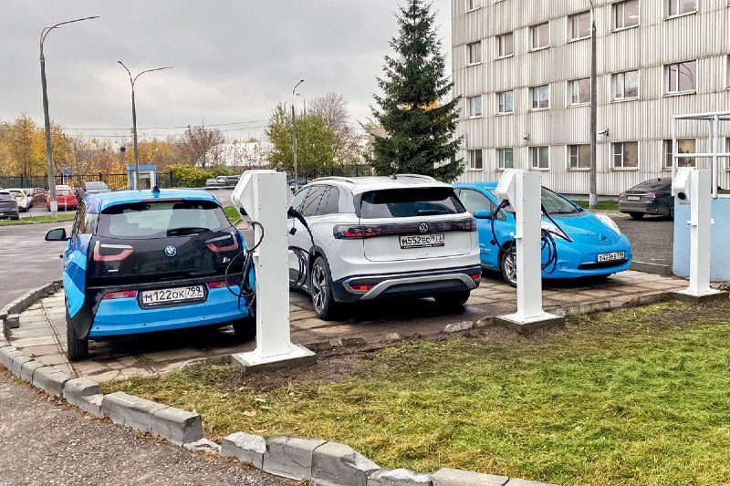 Возвращение женщин в автопроме: участницы журналов Авторевю делятся опытом