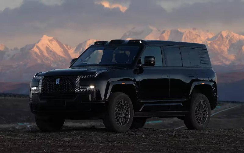 Обновленный BYD Yangwang U8 — дорогой китайский электромобиль с роскошным интерьером и мощной гибридной системой