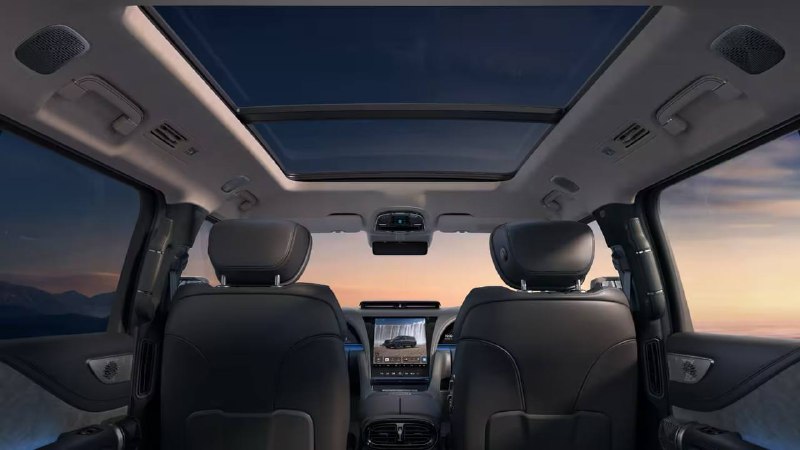Обновленный BYD Yangwang U8 — дорогой китайский электромобиль с роскошным интерьером и мощной гибридной системой