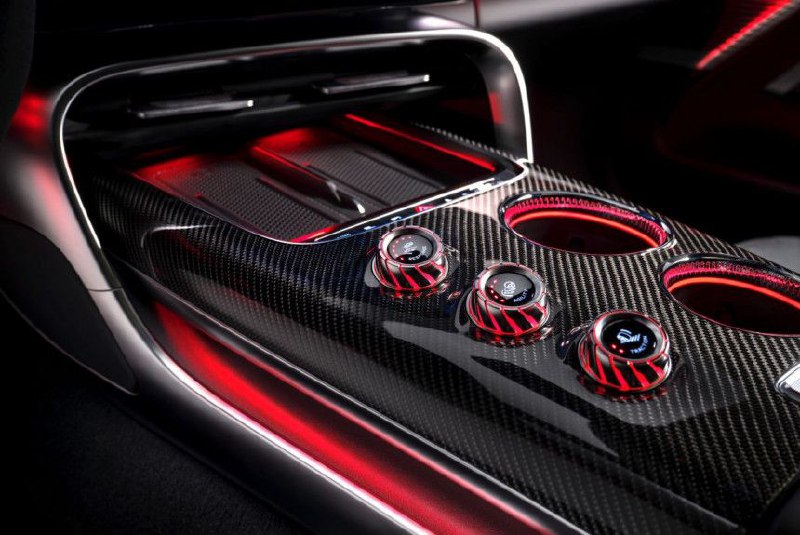 Новый Mercedes-AMG GT: серийный электролифтбек с обновленным салоном