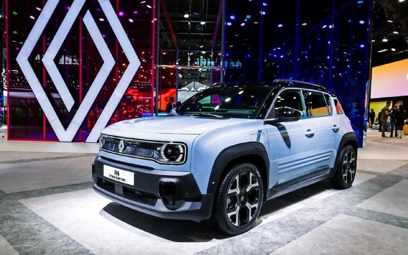 Renault представит десятки новинок.