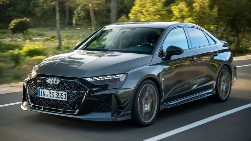Audi представила лимитированную версию RS3 в честь 50-летия пятицилиндрового двигателя Audi представила лимитированную версию RS3 в честь 50-летия пятицилиндрового двигателя