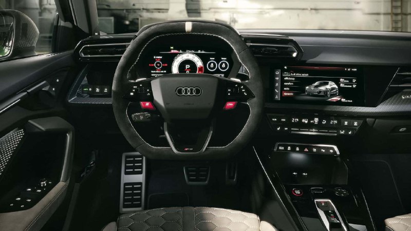 Audi представила лимитированную версию RS3 в честь 50-летия пятицилиндрового двигателя Audi представила лимитированную версию RS3 в честь 50-летия пятицилиндрового двигателя
