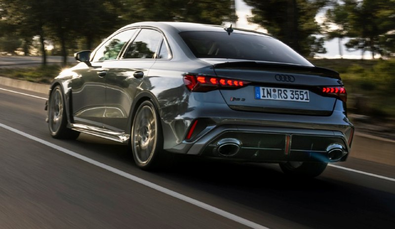 Новая лимитированная версия Audi RS 3 с регулируемой подвеской и мощностью 400 л.с. Новая лимитированная версия Audi RS 3 с регулируемой подвеской и мощностью 400 л.с.