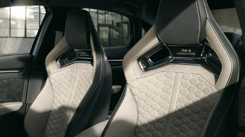 Новая лимитированная версия Audi RS 3 с регулируемой подвеской и мощностью 400 л.с. Новая лимитированная версия Audi RS 3 с регулируемой подвеской и мощностью 400 л.с.