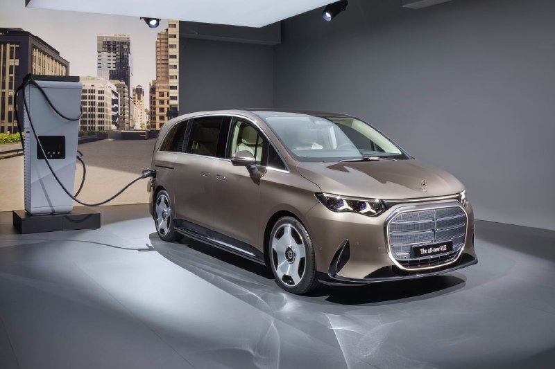 Mercedes представил новый роскошный электрический микроавтобус с дальностью до 700 км Mercedes представил новый роскошный электрический микроавтобус с дальностью до 700 км