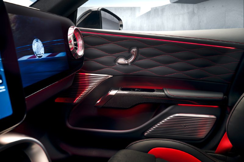Новый электросуперседан Mercedes-Benz AMG GT: инновационный интерьер будущего