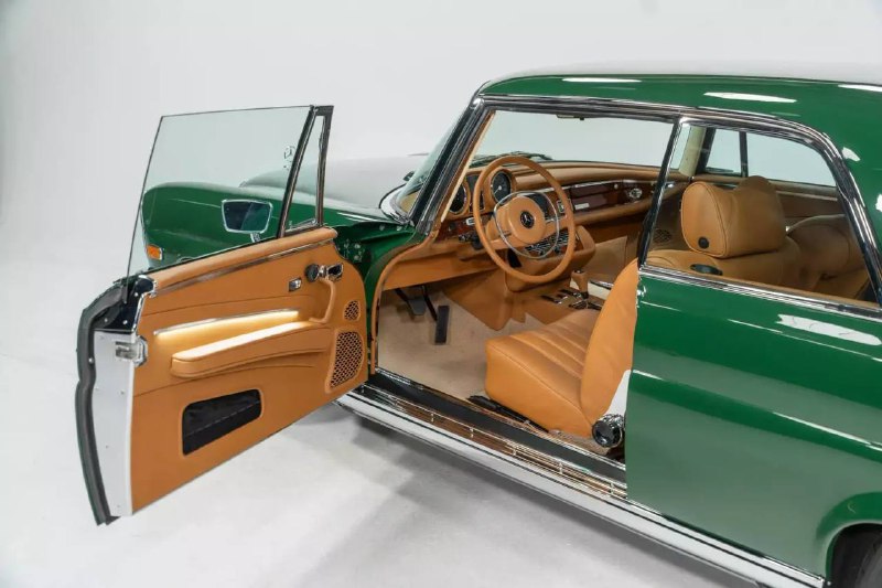 Модернизированный классический Mercedes-Benz 280SE стал рекордно быстрым седаном