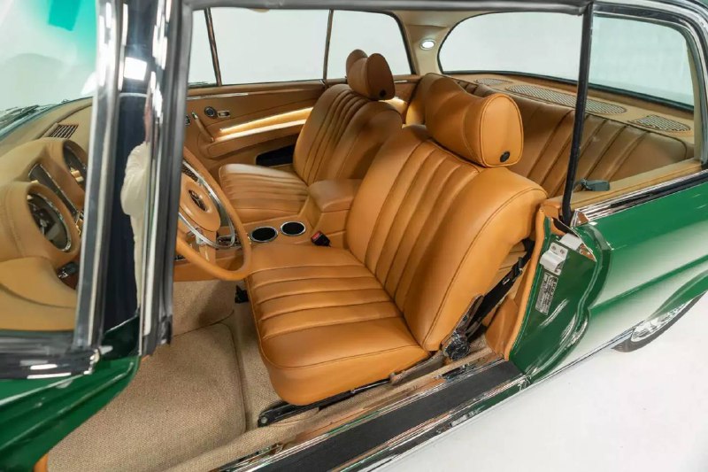 Модернизированный классический Mercedes-Benz 280SE стал рекордно быстрым седаном