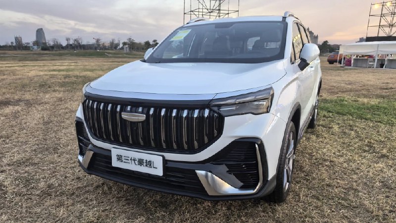 Сразу несколько сегодняшних новостей на российском авторынке касаются перспектив бренда Geely. Сразу несколько сегодняшних новостей на российском авторынке касаются перспектив бренда Geely.