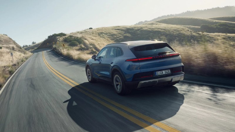 Новая электрическая версия Porsche Cayenne S с высокой производительностью и расширенными возможностями Новая электрическая версия Porsche Cayenne S с высокой производительностью и расширенными возможностями