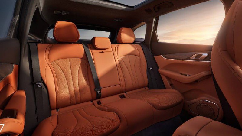 Компания Geely презентовала новый гибридный кроссовер Galaxy M7