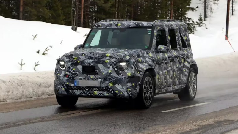 Гибридный мини-внедорожник от Mercedes на базе совместных разработок Renault и Geely