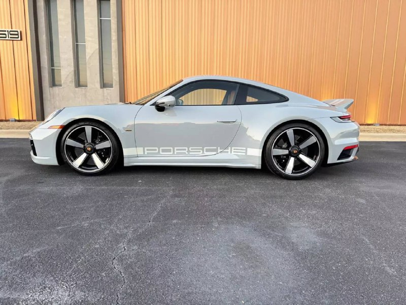 Редкая модель Porsche 911 Sport Classic стала ценным инвестиционным активом