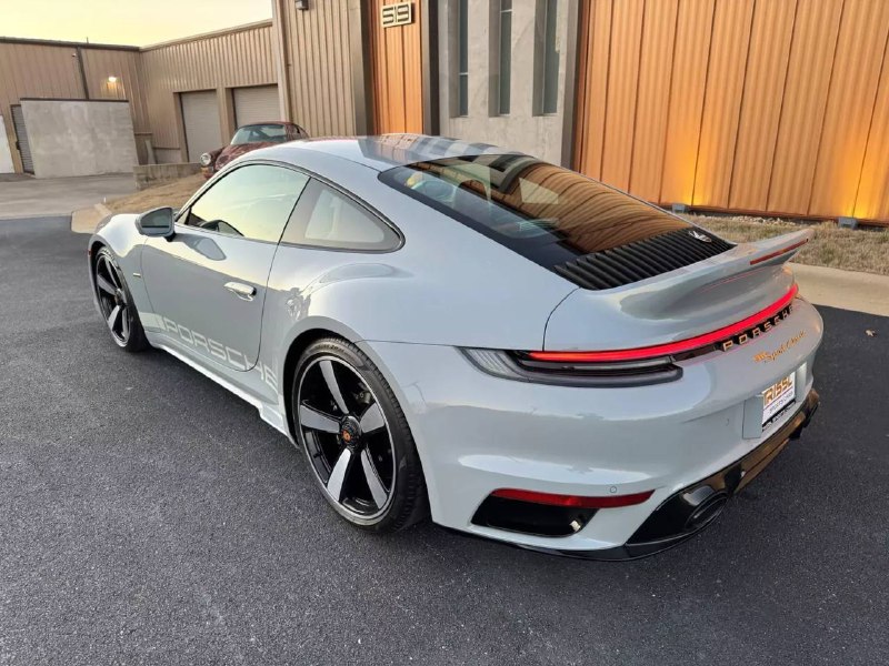 Редкая модель Porsche 911 Sport Classic стала ценным инвестиционным активом