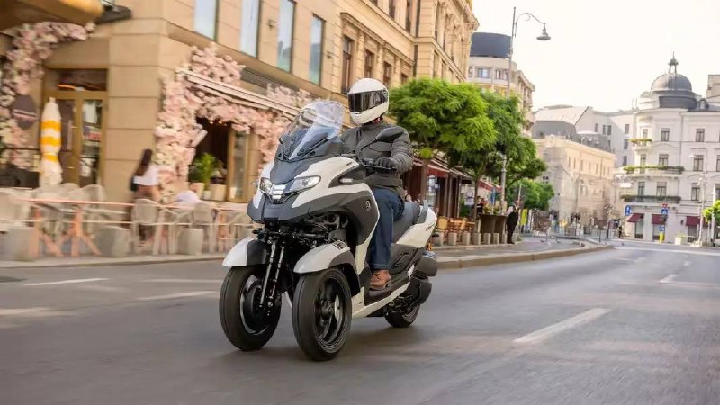 Первый в мире серийный скутер с системой подушек безопасности от Yamaha Tricity 300 Первый в мире серийный скутер с системой подушек безопасности от Yamaha Tricity 300