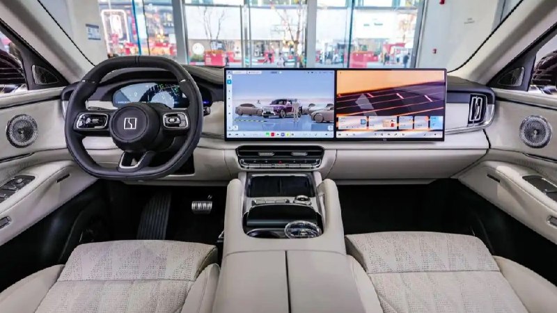 В Китае начались продажи нового гибридного кроссовера Zeekr 8X