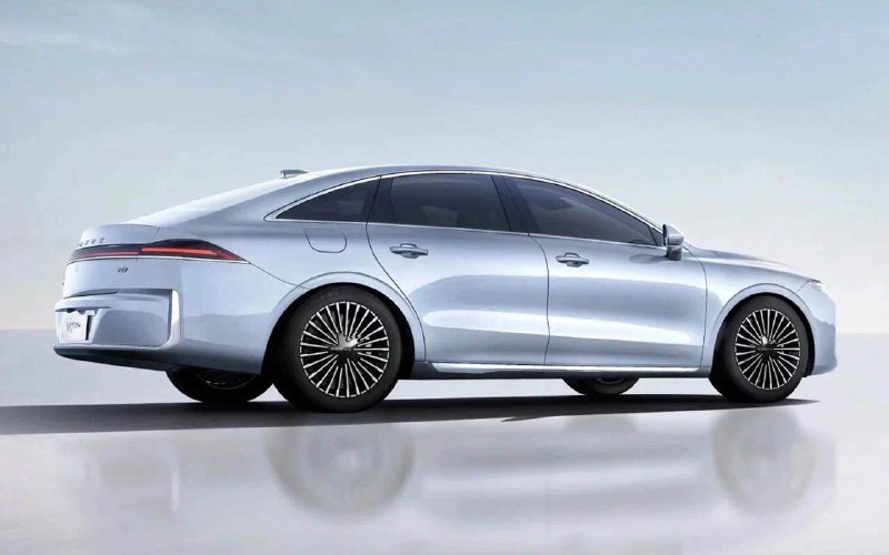🚗🚗 «Москвич» анонсировал выпуск «конкурента Toyota Camry»Автозавод планирует расширять новую линейку М, добавив в нее седан бизнес-класса, сообщила Autonews гендиректор завода АО МАЗ «Москвич» Елена Фролова.«Второе направление — новая М-линейка.