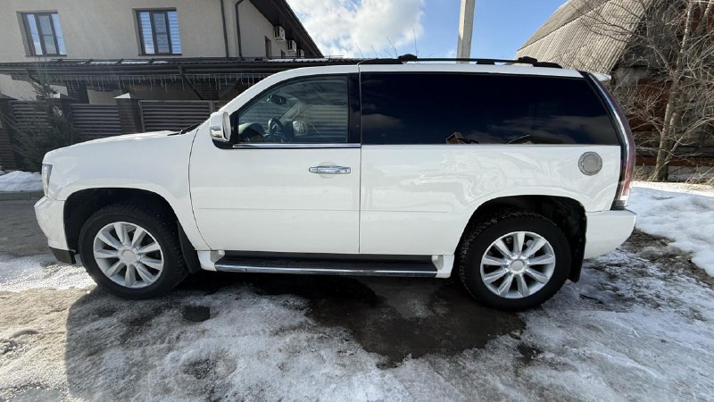 Уникальный гибридный автомобиль сочетает черты моделей Tahoe и Escalade Уникальный гибридный автомобиль сочетает черты моделей Tahoe и Escalade