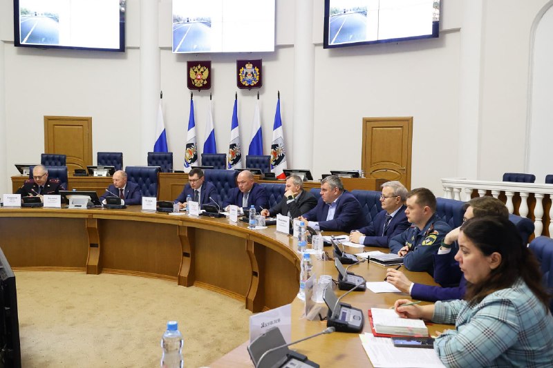 Обсуждение мер по повышению безопасности дорожного движения в Новгородской области Обсуждение мер по повышению безопасности дорожного движения в Новгородской области