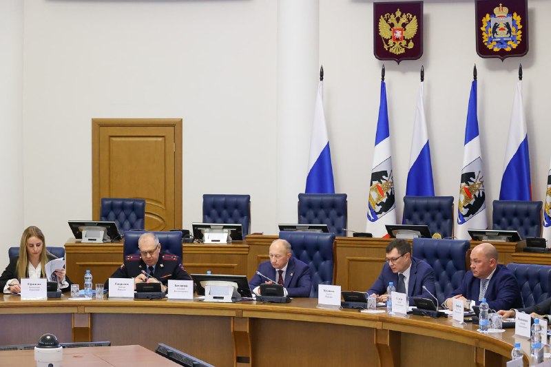 Обсуждение мер по повышению безопасности дорожного движения в Новгородской области Обсуждение мер по повышению безопасности дорожного движения в Новгородской области