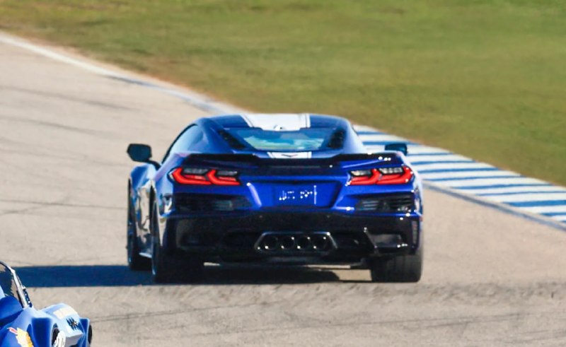 Новый Chevrolet Corvette Grand Sport до премьеры: первые фото и характеристики Новый Chevrolet Corvette Grand Sport до премьеры: первые фото и характеристики