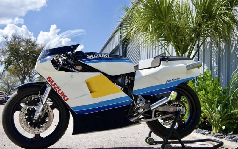 Редкая гоночная мотоциклетная модель Suzuki RGB500 1983 года выставлена на аукцион Редкая гоночная мотоциклетная модель Suzuki RGB500 1983 года выставлена на аукцион