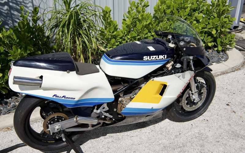 Редкая гоночная мотоциклетная модель Suzuki RGB500 1983 года выставлена на аукцион Редкая гоночная мотоциклетная модель Suzuki RGB500 1983 года выставлена на аукцион