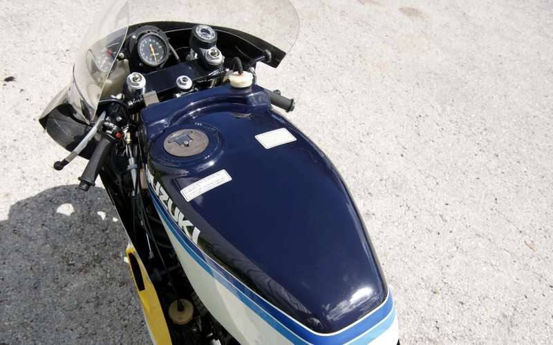 Редкая гоночная мотоциклетная модель Suzuki RGB500 1983 года выставлена на аукцион Редкая гоночная мотоциклетная модель Suzuki RGB500 1983 года выставлена на аукцион