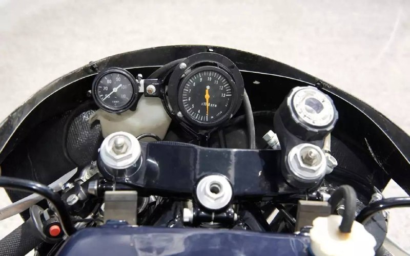 Редкая гоночная мотоциклетная модель Suzuki RGB500 1983 года выставлена на аукцион Редкая гоночная мотоциклетная модель Suzuki RGB500 1983 года выставлена на аукцион