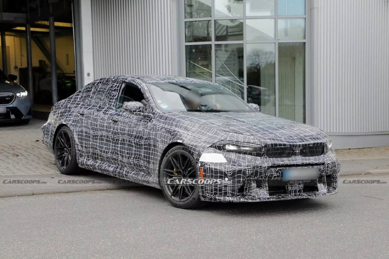 Обновленная BMW M5 проходит испытания с новым дизайном и внутренними изменениями