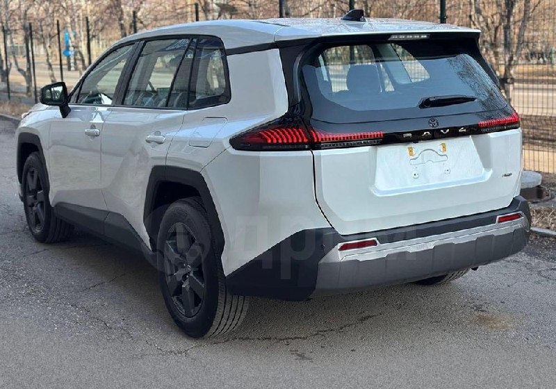 Обзор китайского кроссовера Toyota RAV4 2025: что ожидать на российском рынке
