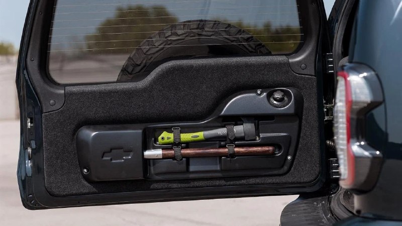 В Тольятти сделали спецверсию Lada Niva Travel Тольяттинская компания F-Design представила спецверсию Lada Niva Travel с индексом FDX.Модель получила изменённые главные пары, блокировки переднего и заднего дифференциалов, защиту двигателя и коробки, лифт подвески и внедорожные шины диаметром 29 дюймов.Дополнительно установлены лебёдка, экспедиционный багажник и бокс для инструментов на двери багажника. В Тольятти сделали спецверсию Lada Niva Travel Тольяттинская компания F-Design представила спецверсию Lada Niva Travel с индексом FDX.Модель получила изменённые главные пары, блокировки переднего и заднего дифференциалов, защиту двигателя и коробки, лифт подвески и внедорожные шины диаметром 29 дюймов.Дополнительно установлены лебёдка, экспедиционный багажник и бокс для инструментов на двери багажника.