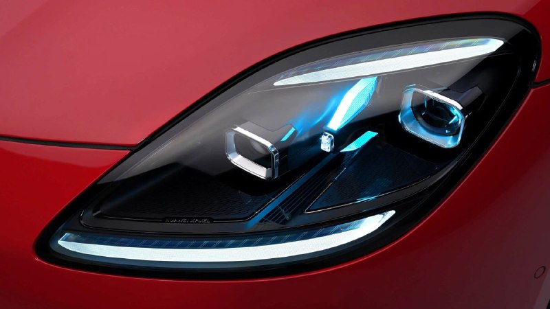 Huawei и GAC представили универсал GT7 — будущего конкурента Xiaomi SU7Новый электрокар дебютирует под брендом Qijing (международное название — Aistaland).Ключевые особенности:- Тип кузова: шутинг-брейк (универсал), напоминает Porsche Taycan и Xiaomi SU7.- Габариты: 5050 × 1980 × 1470 мм, колёсная база — 3 метра, диски — 21 дюйм.- Технологии: вся электроника от Huawei, включая медиасистему и комплекс ассистентов с перспективой 3-го уровня автономности.- Мощность: топовая версия — три электромотора, 800-вольтовая архитектура, сверхбыстрая зарядка (1 км пробега за 1 секунду).Приём предзаказов уже открыт, а продажи стартуют в апреле.
