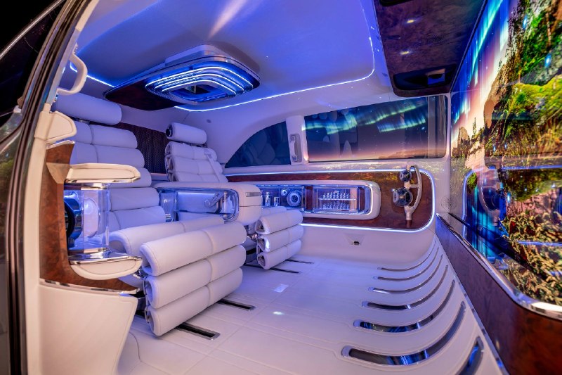 Mercedes-Maybach готовит первый минивэн VLS.Бренд анонсировал Maybach VLS — первый в истории марки люксовый минивэн, вдохновлённый концептом Vision V.• Максимальный акцент на пространство и комфорт задних пассажиров.• Салон превращён в премиальный приватный лаунж.• Используются дорогие материалы и фирменное качество Maybach.• Обещан новый уровень цифрового опыта и технологий.Модель позиционируется как гранд-лимузин нового формата, ориентированный на самых требовательных клиентов.🚗 Подписаться | TG | MAX | Mercedes-Maybach готовит первый минивэн VLS.Бренд анонсировал Maybach VLS — первый в истории марки люксовый минивэн, вдохновлённый концептом Vision V.• Максимальный акцент на пространство и комфорт задних пассажиров.• Салон превращён в премиальный приватный лаунж.• Используются дорогие материалы и фирменное качество Maybach.• Обещан новый уровень цифрового опыта и технологий.Модель позиционируется как гранд-лимузин нового формата, ориентированный на самых требовательных клиентов.🚗 Подписаться | TG | MAX |