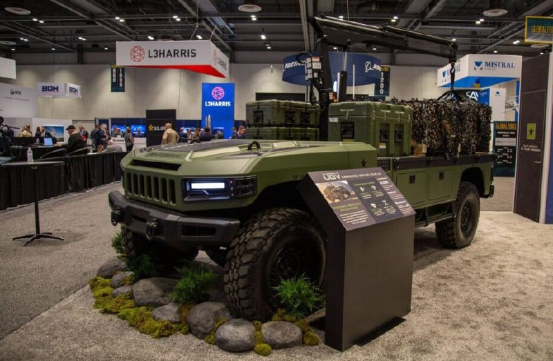 Показан автономный военный транспорт на базе Humvee Показан автономный военный транспорт на базе Humvee