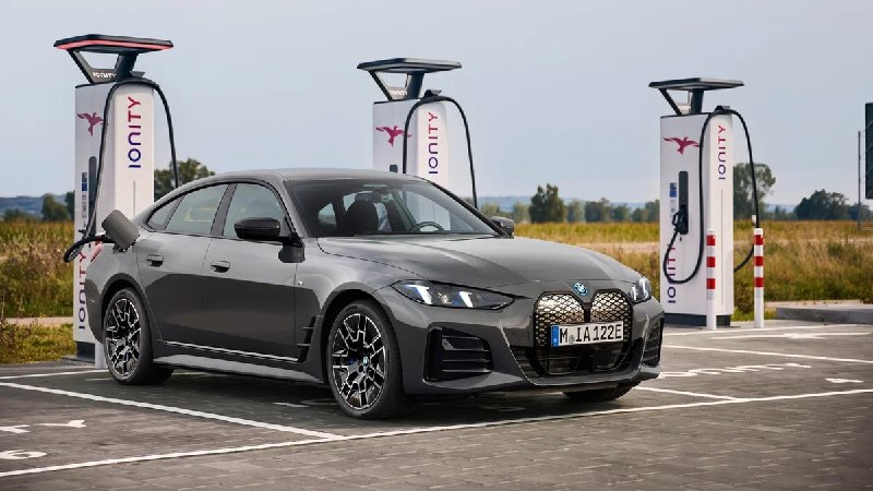 BMW прекращает производство электромодели i4 и переходит к обновленному седану i3 BMW прекращает производство электромодели i4 и переходит к обновленному седану i3