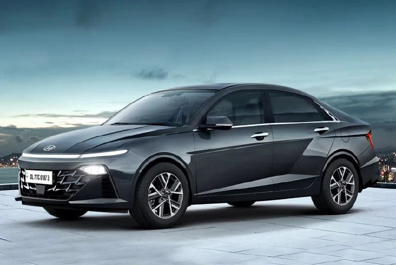 Представлен обновленный Hyundai Verna Hyundai обновила для Индии компактный седан Verna (наследник Accent/Solaris): спустя три года после дебюта текущего поколения рестайлинг получился точечным, но с заметным расширением оснащения.