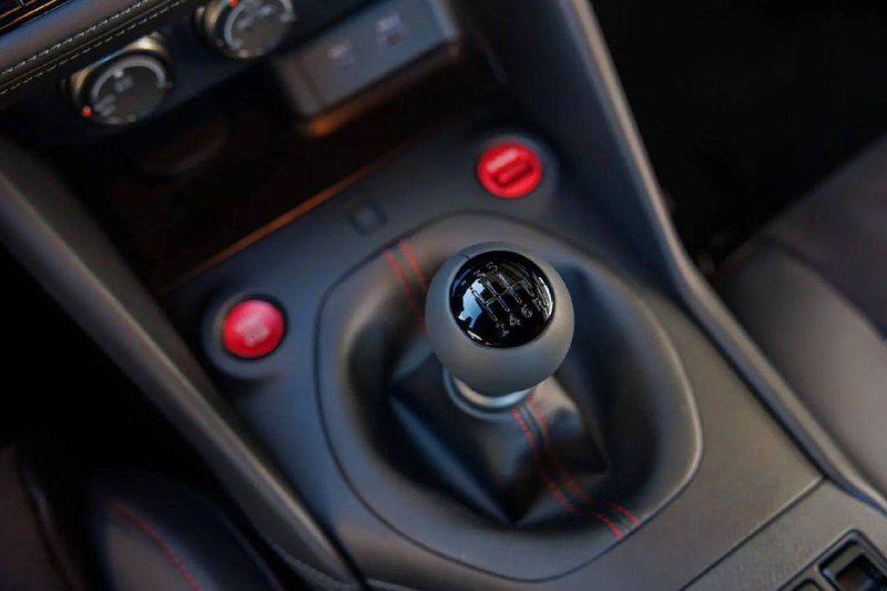 Nissan Z Nismo представлен с механической коробкой и обновлённой тормозной системой Nissan Z Nismo представлен с механической коробкой и обновлённой тормозной системой