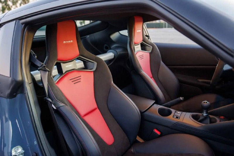 Nissan Z Nismo представлен с механической коробкой и обновлённой тормозной системой Nissan Z Nismo представлен с механической коробкой и обновлённой тормозной системой