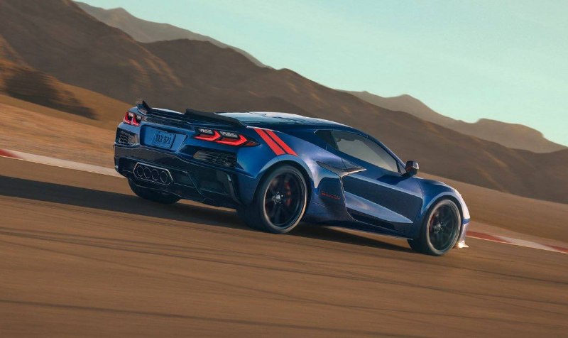 Chevrolet представила новые версии Corvette с обновленным двигателем V8 и гибридной системой