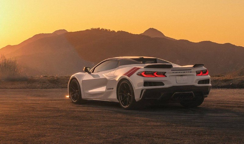 Chevrolet представила новые версии Corvette с обновленным двигателем V8 и гибридной системой