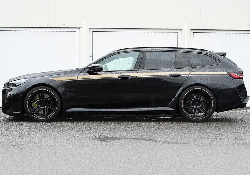 ❗️Тюнеры Manhart решили проблему лишнего веса у гибрида BMW M5 Touring: они просто выжали из его мотора почти 200 дополнительных «лошадок» 😎Новый M5 в кузове универсал весит около 2 500 кг, а в стоке его гибридная установка с V8 4,4 л выдаёт 727 л.с.