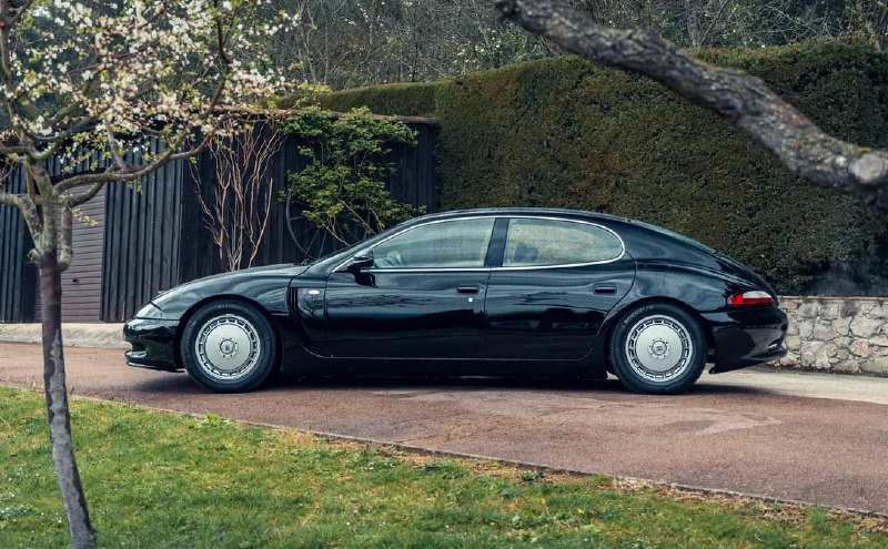 Редкий эксклюзивный Bugatti EB112 выставлен на аукцион с минимальным пробегом