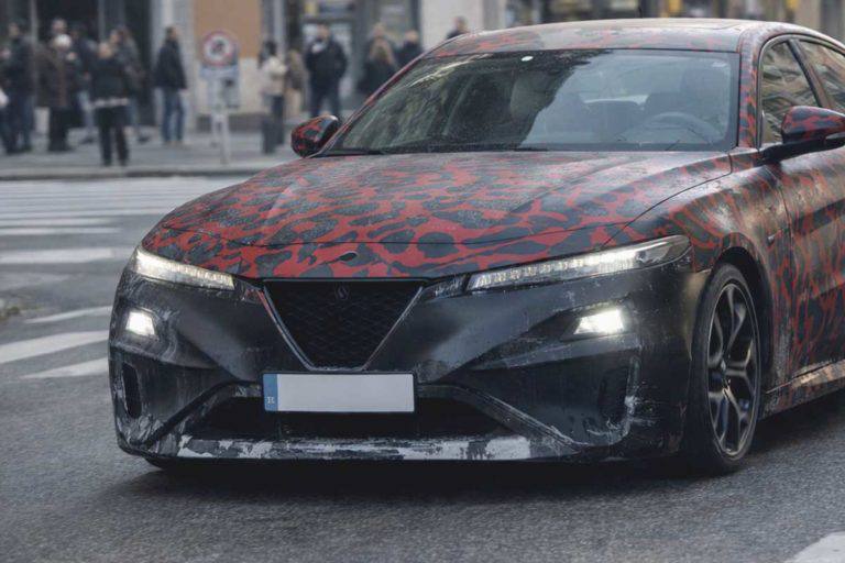 Первые шпионские фотографии нового прототипа Alfa Romeo Giulia с возможным кузовом Shooting Brake Первые шпионские фотографии нового прототипа Alfa Romeo Giulia с возможным кузовом Shooting Brake