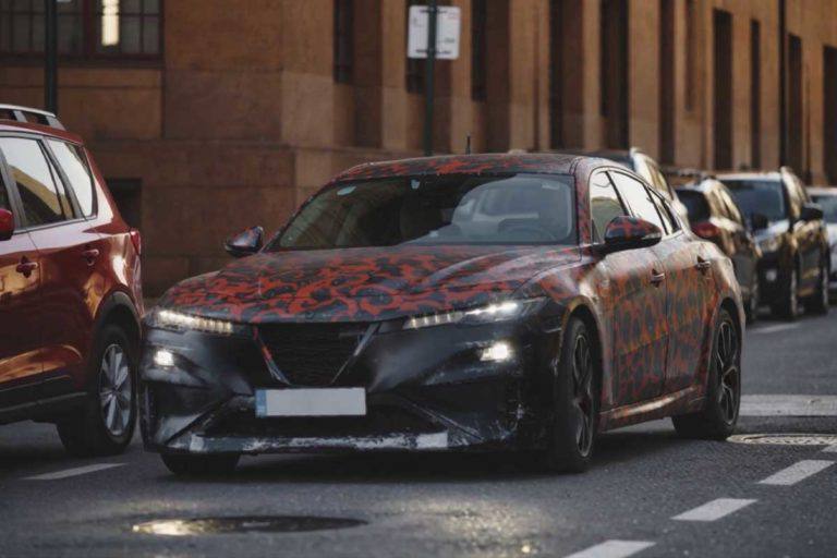 Первые шпионские фотографии нового прототипа Alfa Romeo Giulia с возможным кузовом Shooting Brake Первые шпионские фотографии нового прототипа Alfa Romeo Giulia с возможным кузовом Shooting Brake