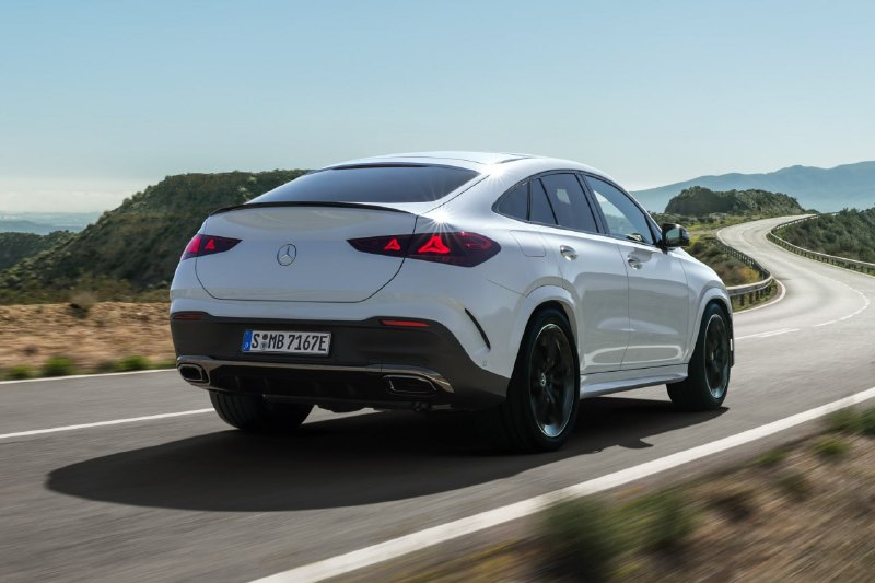 Обновлённые кроссоверы Mercedes-Benz GLE, GLE Coupe и GLS: новые технологии и дизайн