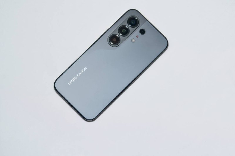Новый смартфон TECNO CAMON 50 с расширенными возможностями искусственного интеллекта