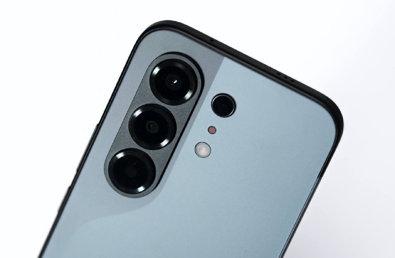 Новый смартфон TECNO CAMON 50 с расширенными возможностями искусственного интеллекта